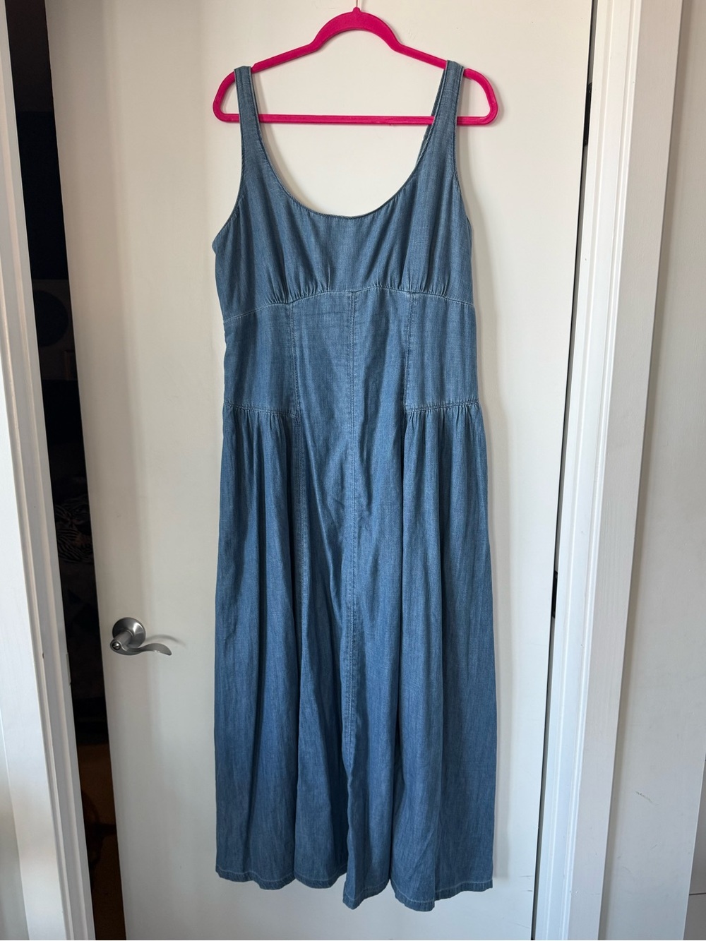 Abercrombie & Fitch Bra-Free Dylan Chambray Midi Dress - Picture 2 of 12